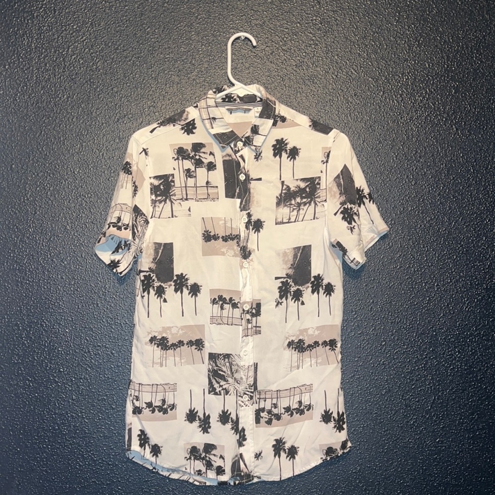 DEPARTWEST Buckle palm tree print shirt